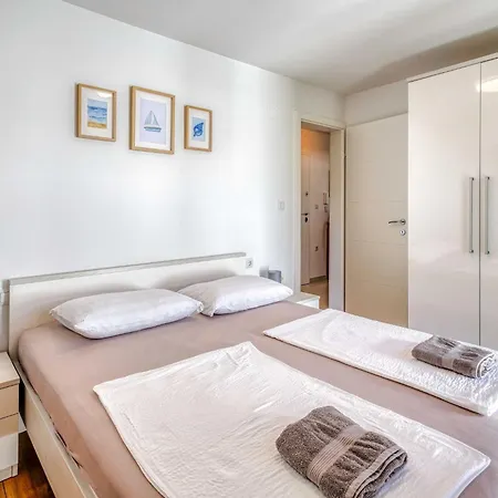 Isabella By Interhome Njivice