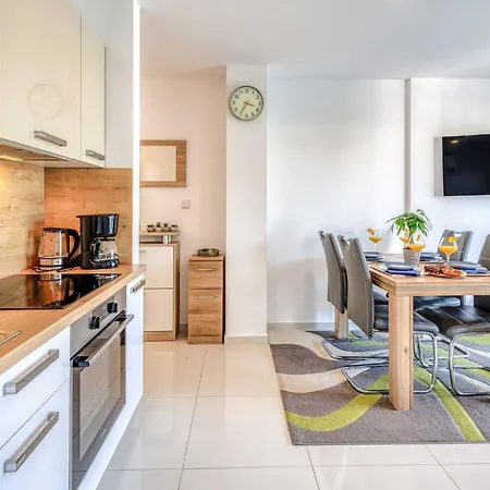 Apartment Isabella By Interhome Njivice