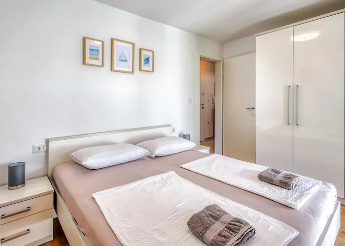 Isabella By Interhome Njivice