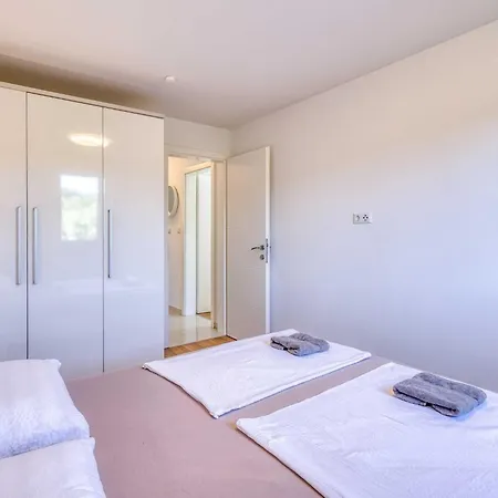 Isabella By Interhome * Njivice