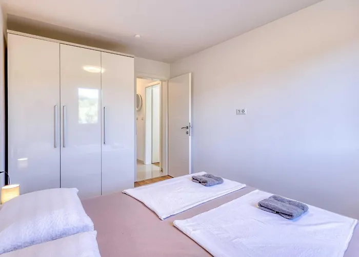 Isabella By Interhome * Njivice